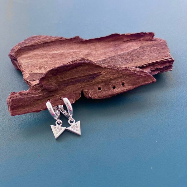 ARGOLINHA COM PINGENTE TRIÂNGULO  - PRATA 925