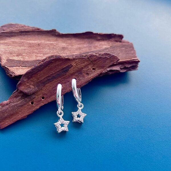 ARGOLINHA COM PINGENTE ESTRELA - PRATA 925