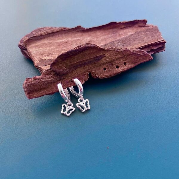 ARGOLINHA COM PINGENTE BORBOLETA  - PRATA 925