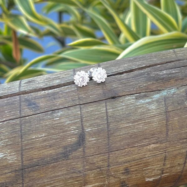 BRINCO FLORZINHA ZIRCÔNIA - PRATA  925