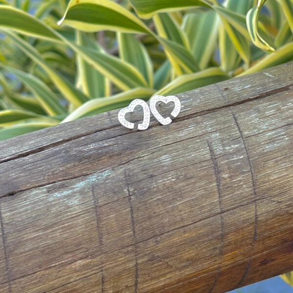 BRINCO CORAÇÃO CRAVEJADO - PRATA  925