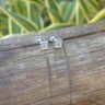 15260015329-bl80.jpg BRINCO QUADRADO CRAVEJADO - PRATA 925