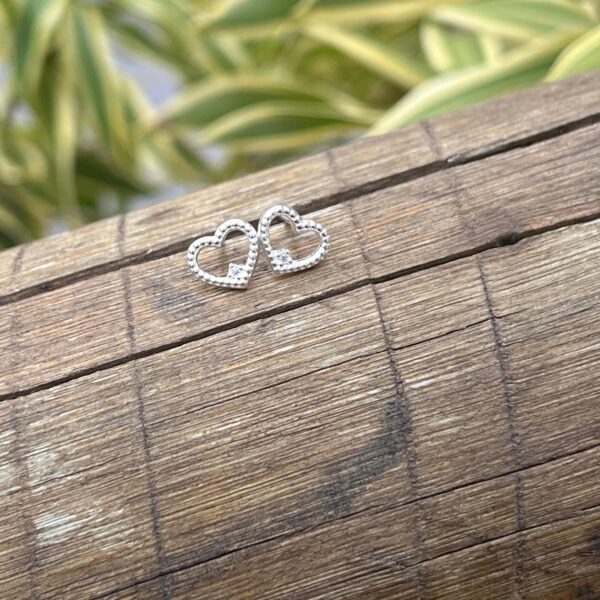 BRINCO CORAÇÃO VAZADO - PRATA 925