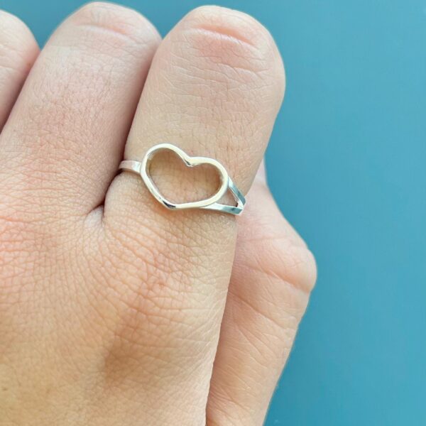 ANEL CORAÇÃO VAZADO - PRATA 925