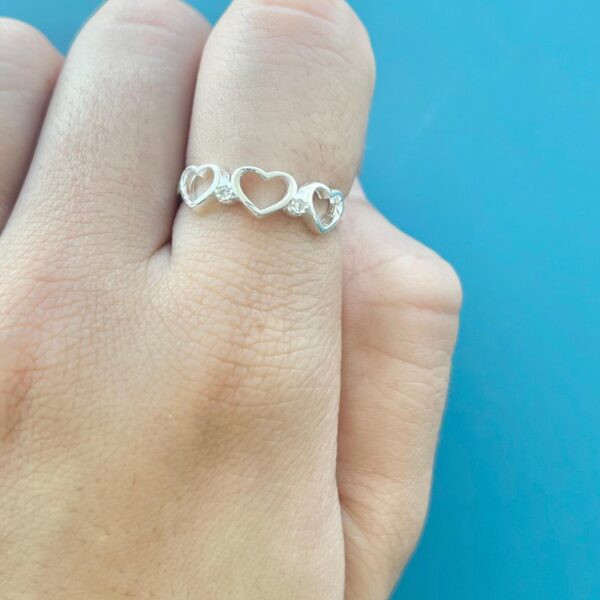 ANEL CORAÇÕES COM ZIRCÔNIAS - PRATA 925