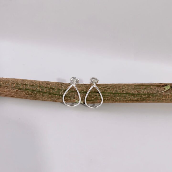 15276616843-whatsapp-image-2024-06-04-at-17-10-23.jpeg BRINCO GOTA LISA- PRATA 925