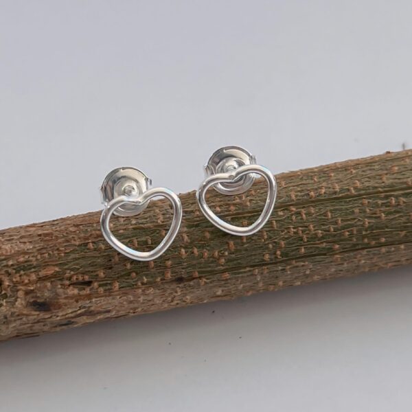 BRINCO CORAÇÃO VAZADO - PRATA 925