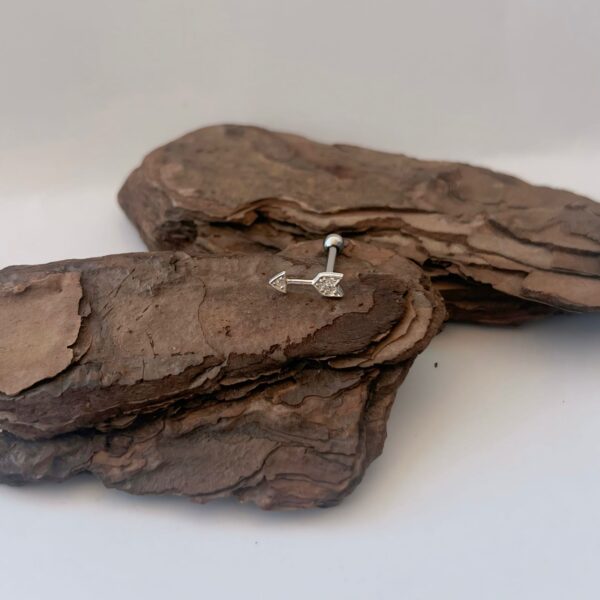 PIERCING ORELHA FLECHA CRAVEJADA - PRATA 925