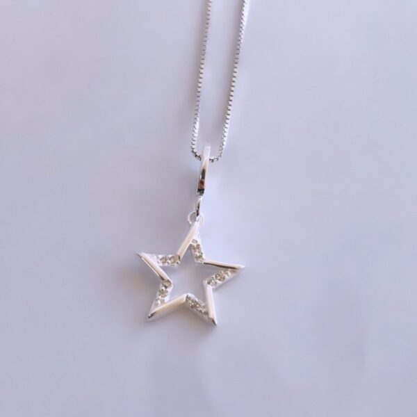 COLAR ESTRELA CRAVEJADA - PRATA 925