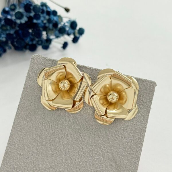 BRINCO FLOR - FOLHEADO OURO 18K