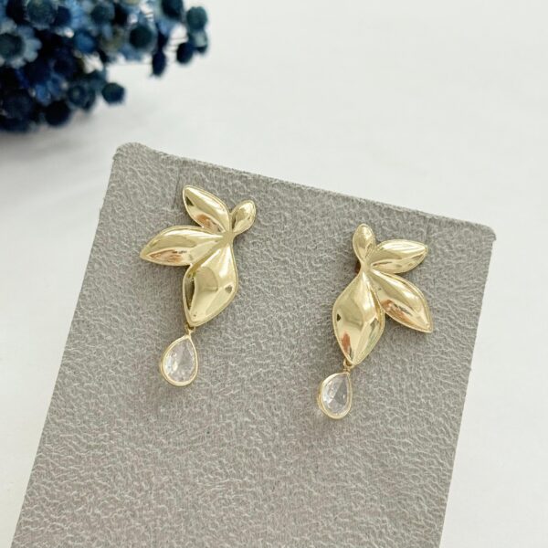 BRINCO FLOR - FOLHEADO OURO 18K
