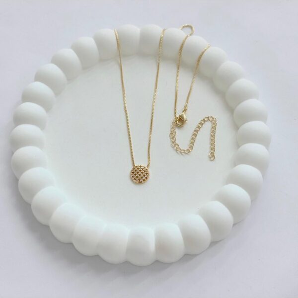 COLAR CÍRCULO CRAVEJADO - FOLHEADO OURO 18K