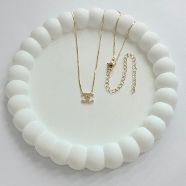COLAR INSPIRAÇÃO CHANEL - FOLHEADO OURO 18K