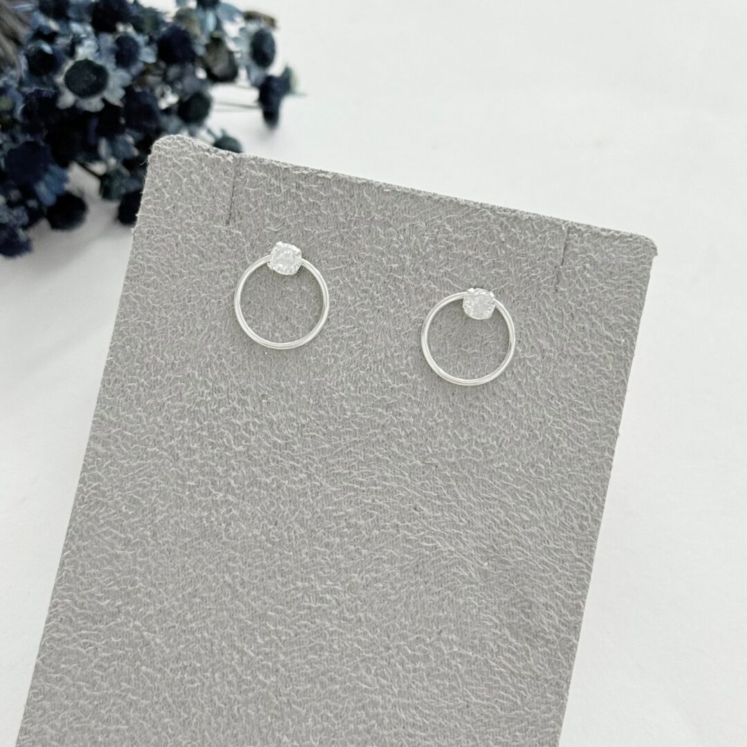 15366267980-whatsapp-image-2025-07-31-at-08-16-38.jpeg BRINCO CÍRCULO COM ZIRCÔNIA - PRATA 925