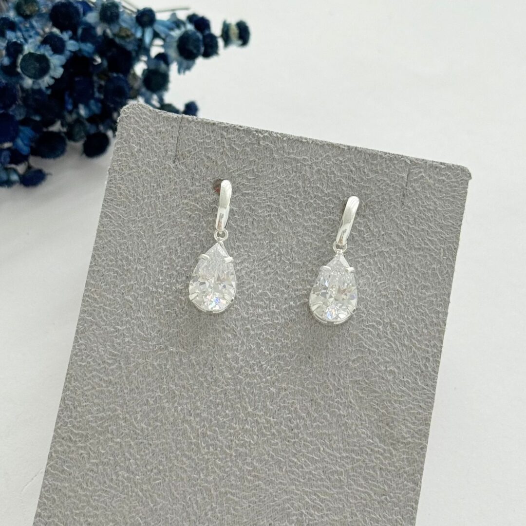 15366409211-whatsapp-image-2025-07-31-at-14-02-47.jpeg BRINCO ZIRCÔNIA GOTA - PRATA 925