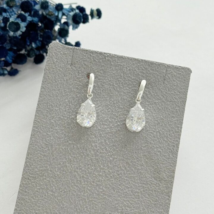 15366409211-whatsapp-image-2025-07-31-at-14-02-47.jpeg BRINCO ZIRCÔNIA GOTA - PRATA 925