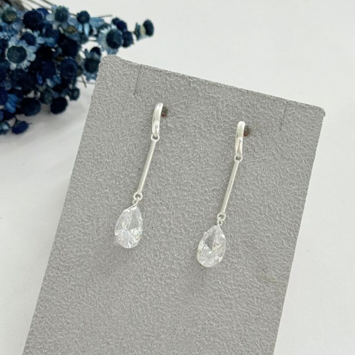 15366410789-whatsapp-image-2025-07-31-at-15-36-21.jpeg BRINCO ZIRCÔNIA PENDURADO - PRATA 925