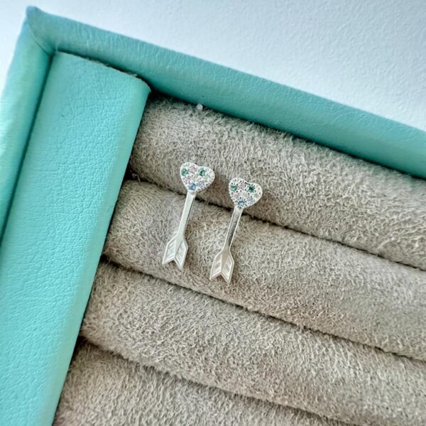 BRINCO FLECHA CORAÇÃO - PRATA 925