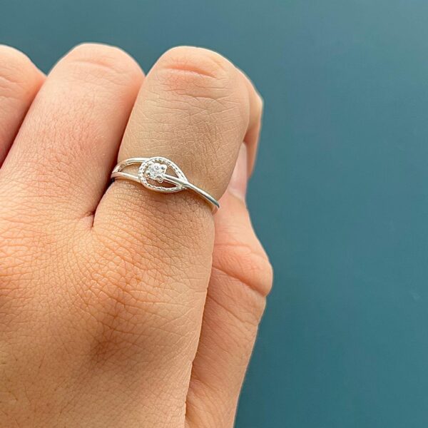 ANEL SOLITÁRIO COM DETALHES - PRATA 925