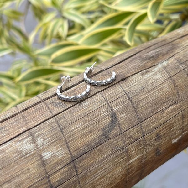 ARGOLA COM ZIRCÔNIAS / INSPIRAÇÃO PANDORA - PRATA 925