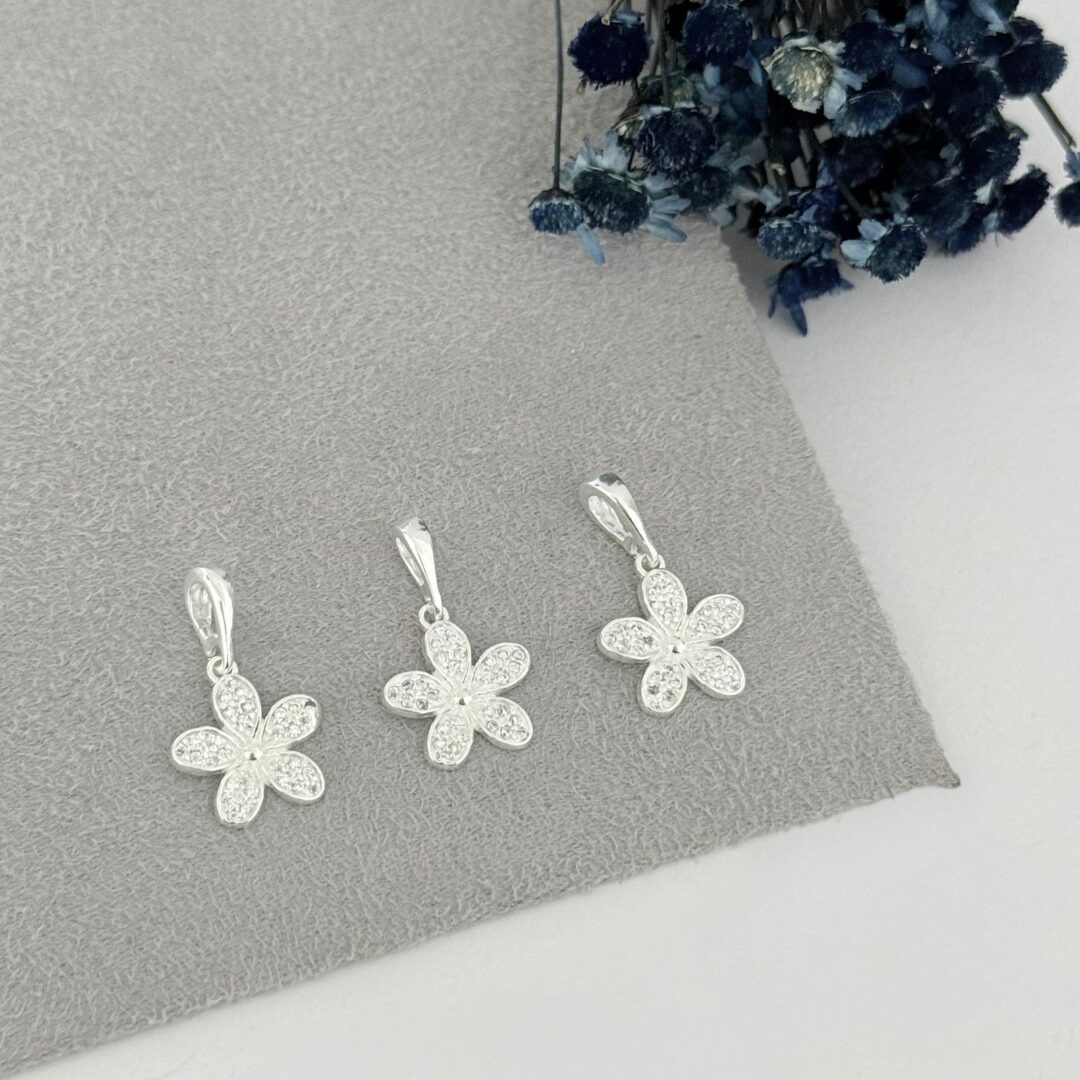 15373125122-whatsapp-image-2025-09-02-at-13-19-46.jpeg PINGENTE FLOR - PRATA 925