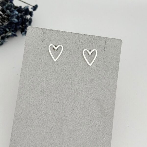 BRINCO CORAÇÃO VAZADO - PRATA 925