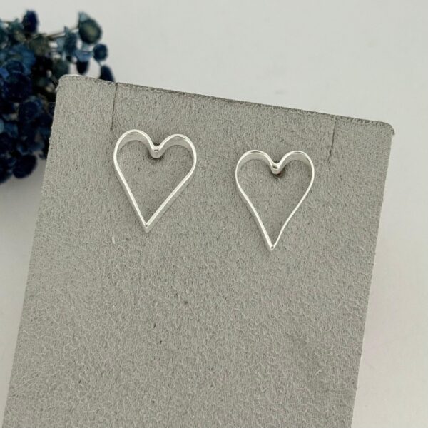 BRINCO CORAÇÃO VAZADO  - PRATA 925