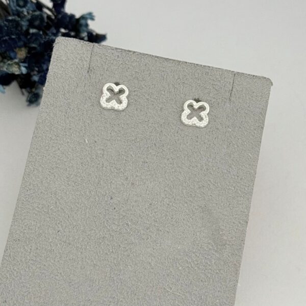 BRINCO TREVO CRAVEJADO - PRATA 925