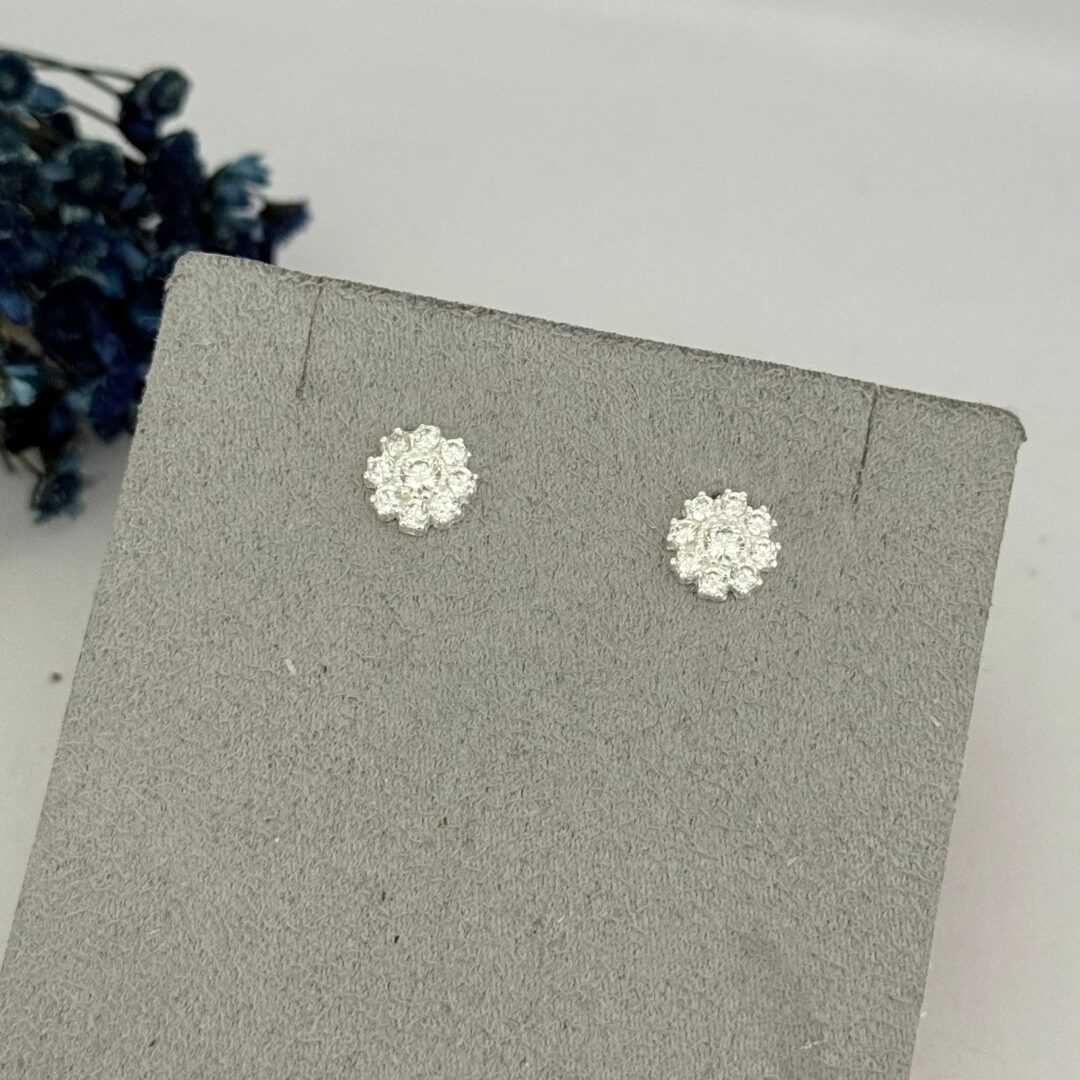 BRINCO FLOR CRAVEJADA - PRATA 925