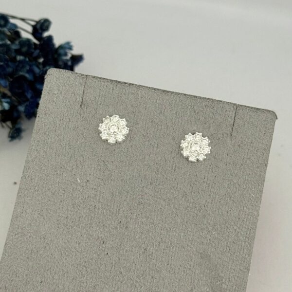 BRINCO FLOR CRAVEJADA - PRATA 925