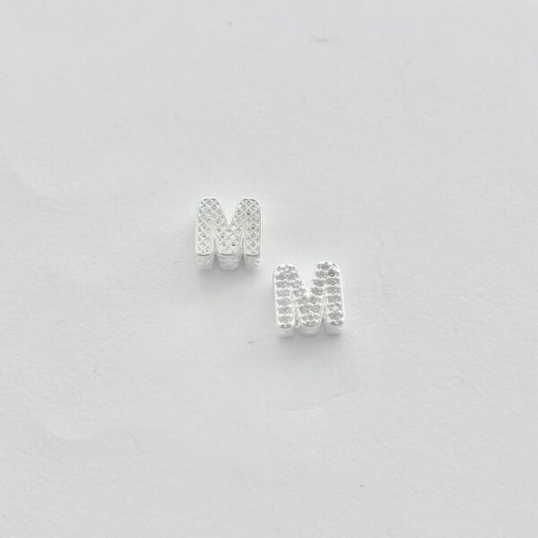 PINGENTE LETRA CRAVEJADA - PRATA 925 - M