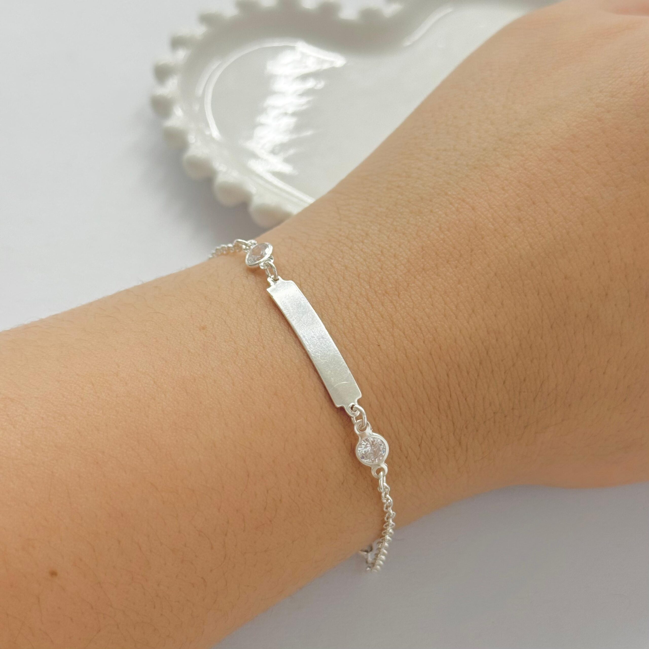 PULSEIRA INFANTIL PLAQUINHA COM ZIRCÔNIAS - PRATA 925 - Imagem 2