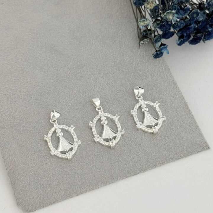 15383067758-whatsapp-image-2025-10-10-at-10-24-45.jpeg PINGENTE NOSSA SENHORA CRAVEJADO - PRATA 925