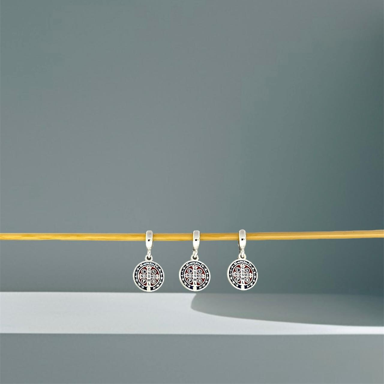 BERLOQUE MEDALHA DE SÃO BENTO / CORTE A LASER - PRATA 925