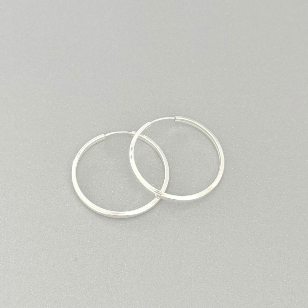 15392618888-whatsapp-image-2025-11-06-at-15-58-25-1.webp ARGOLA REDONDA / FIO MEIA CANA DIAMANTADO - PRATA 925