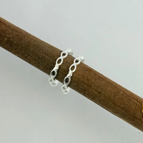 ANEL INFINITO COM CORAÇÃO - PRATA 925