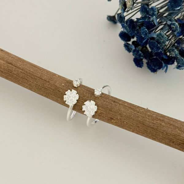 ANEL REGULÁVEL FLOR CRAVEJADA - PRATA 925