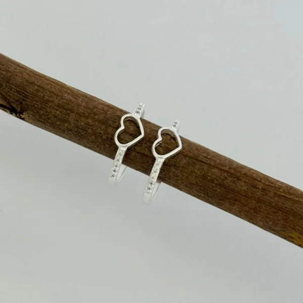 ANEL CORAÇÃO VAZADO COM ZIRCÔNIAS - PRATA 925