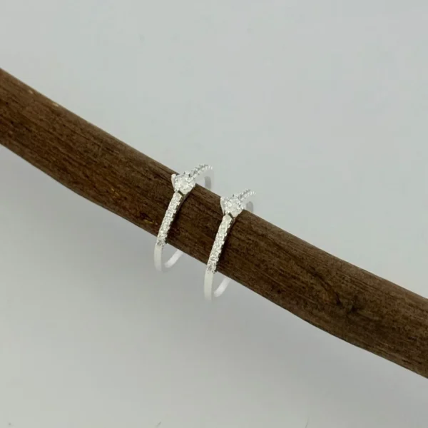 ANEL SOLITÁRIO CRAVEJADO - PRATA 925