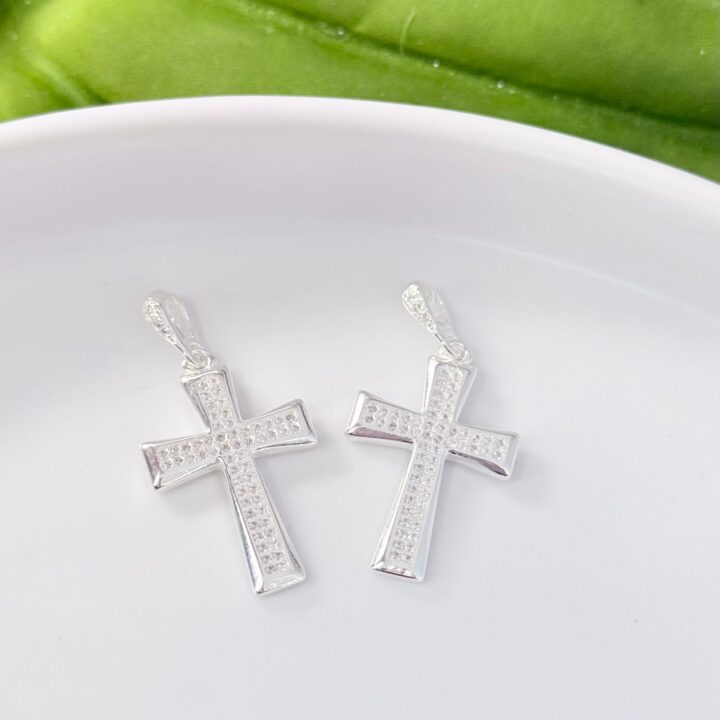15447374752-whatsapp-image-2026-02-12-at-10-54-10.jpeg PINGENTE CRUCIFIXO CRAVEJADO - PRATA 925