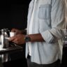 Kit Relógio Mondaine Masculino Prata com Abridor de Vinho