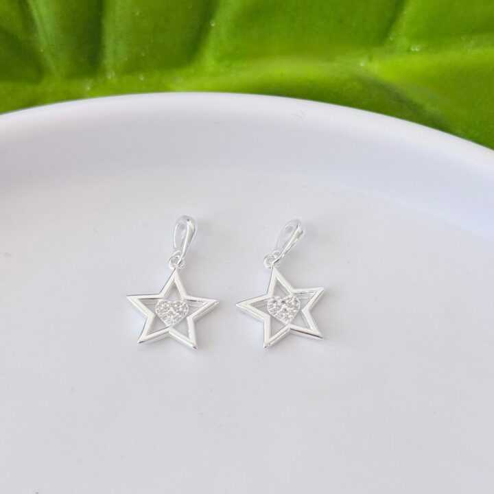PINGENTE ESTRELA COM CORAÇÃO Pingente Estrela Com Coração Prata 925